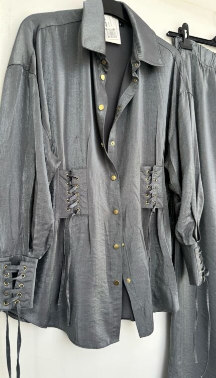 Gri Parlak Gömlek Takım